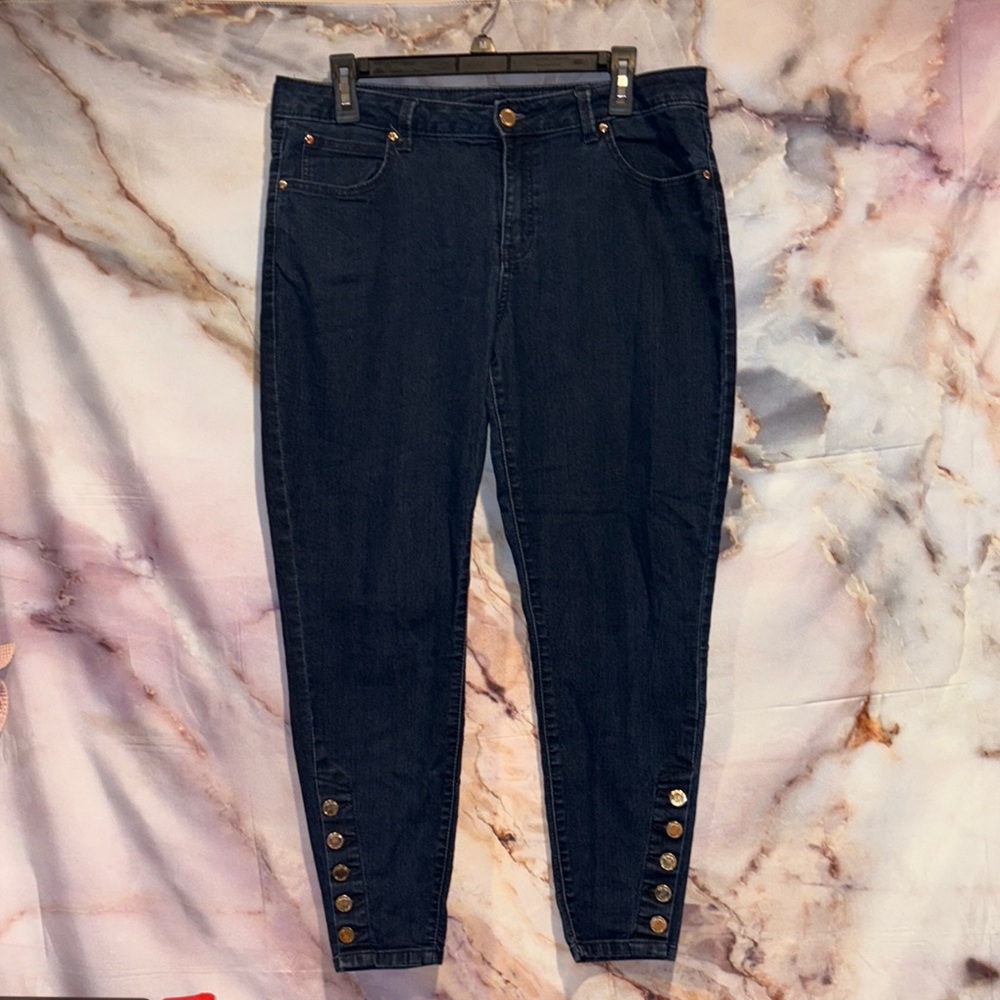 ✨ J.Lopez Button Jeans ✨